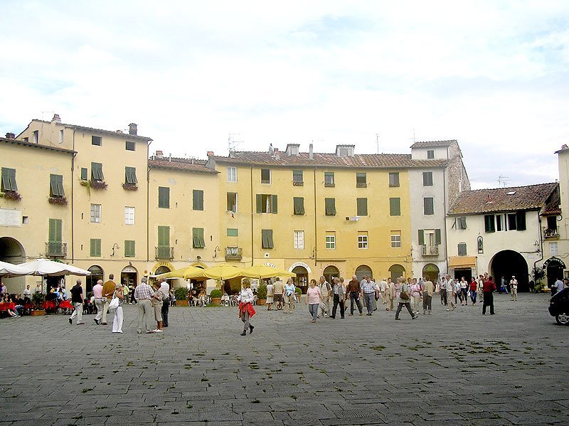 lucca-anfiteatro livorno