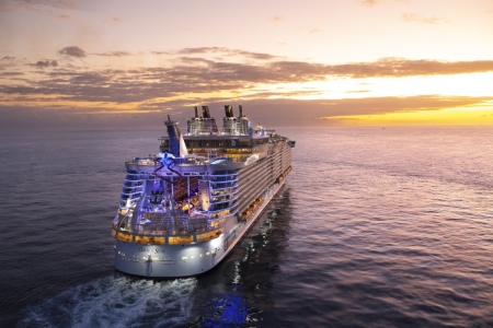 Royal Caribbean International anuncia que su flota completa de barcos estará navegando para la primavera de 2022