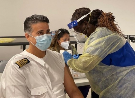 Tripulaciones de MSC Cruceros y Royal Caribbean se vacunan en Miami