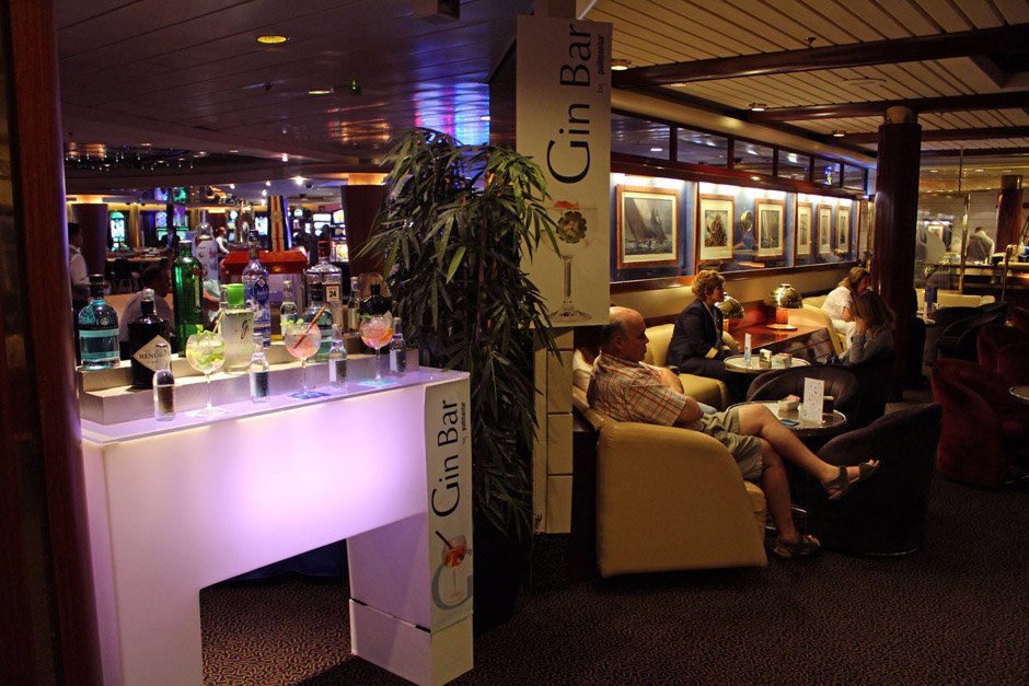 Buque Sovereign Spinnaker bar 2