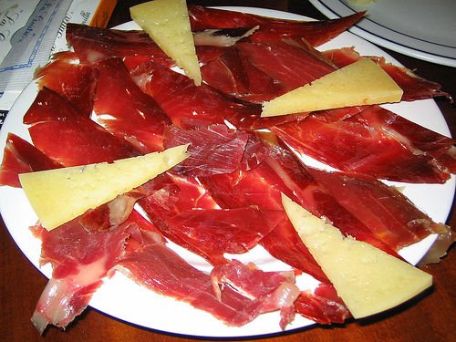54727353gastronomia_plato_jamon_y_queso_andalucia_img_1_jpg.jpg