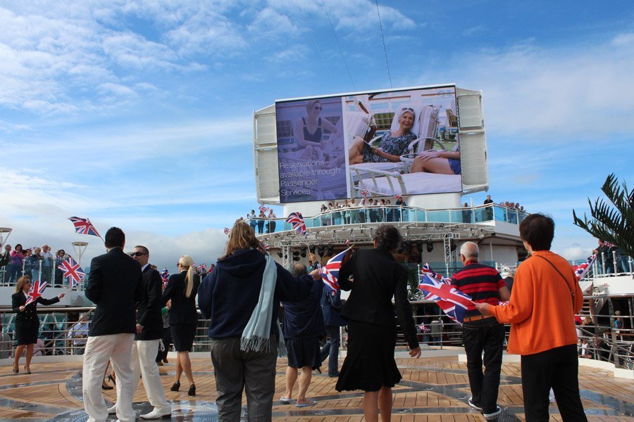 Royal-Princess-Fountain-Pool-Sailaway-Party