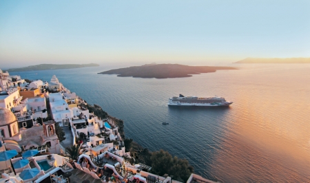 Norwegian Cruise Line regresa al mar con el Norwegian Jade en Islas Griegas