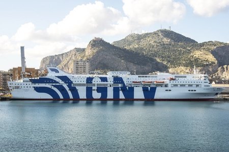 Grande Navi Veloci (GNV), del Grupo MSC, convierte un ferry en hospital flotante para el alivio del coronavirus en Génova, Italia