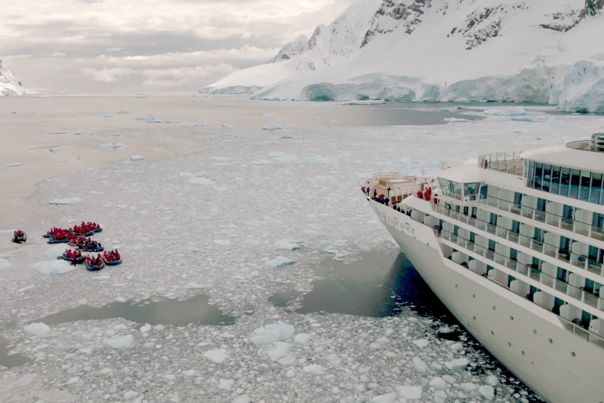 Silversea bautiza oficialmente el barco de expedición más lujoso del mundo en la Antártida