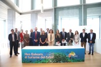 Navieras y el Gobierno de Baleares pactan limites al turismo de cruceros en Palma