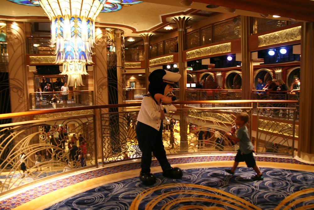 Disney Dream Bon Voyage atrio