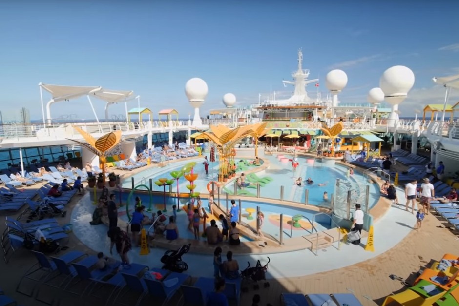 ExplorerOTS piscina