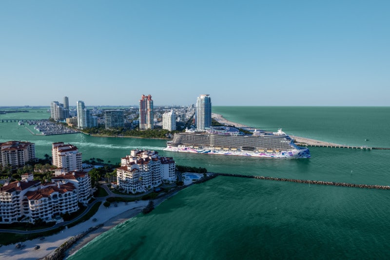 800 ncl luna aerial miami 0230