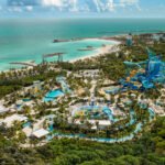 Vista aérea de Great Tides Waterpark, el parque acuático de la isla Great Stirrup Cay de NCL